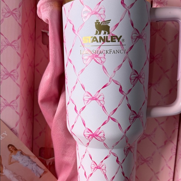 Stanley Pink Bow Pattern Insulated Travel Mug with Handle—40 oz - Picture 2 of 5